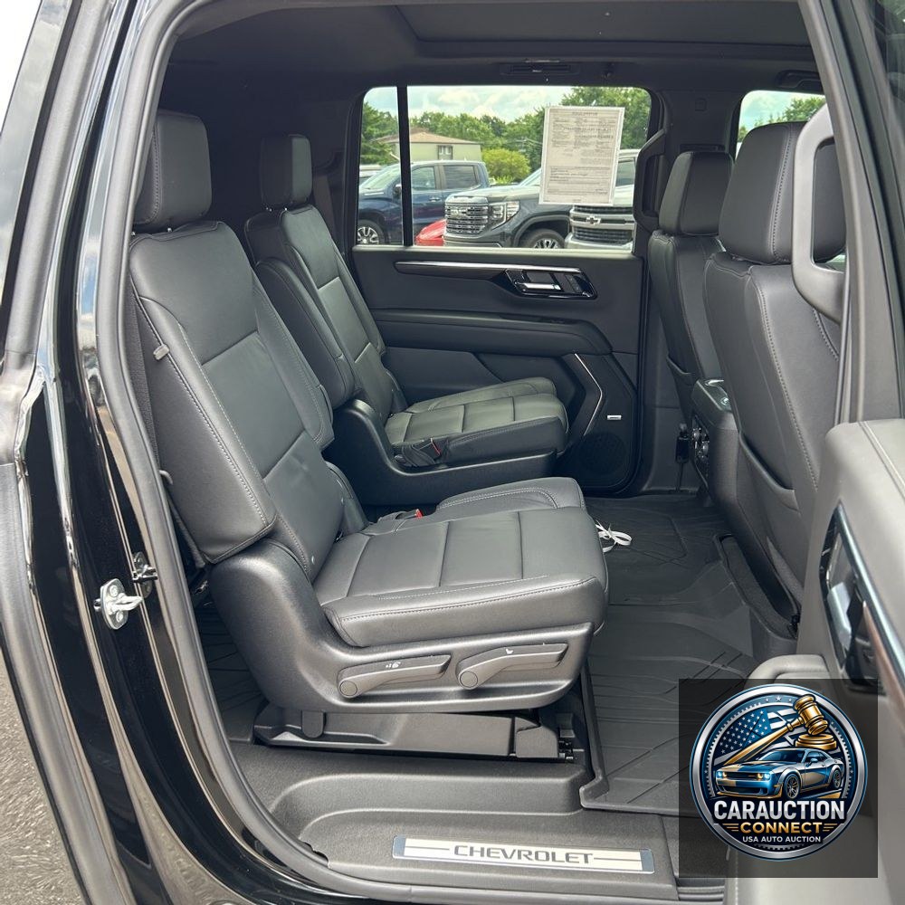 2025 Chevrolet Suburban LT