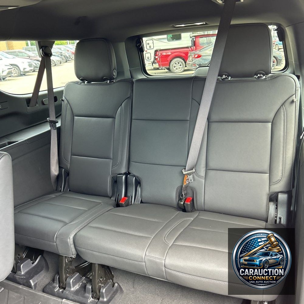 2025 Chevrolet Suburban LT