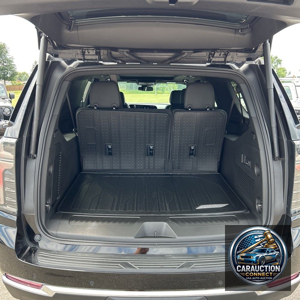 2025 Chevrolet Suburban LT