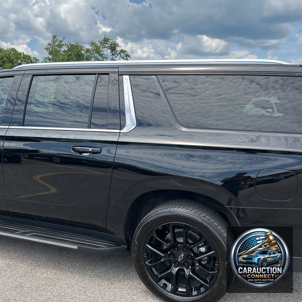 2025 Chevrolet Suburban LT