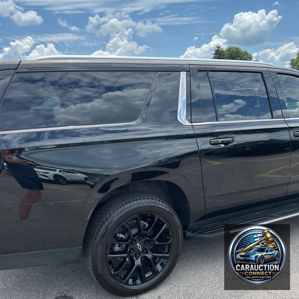 2025 Chevrolet Suburban LT