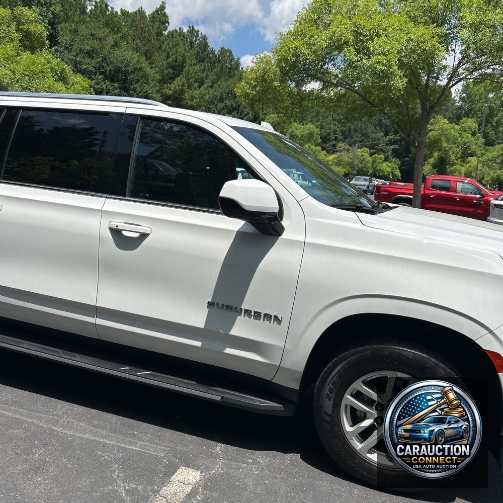 2023 Chevrolet Suburban LT