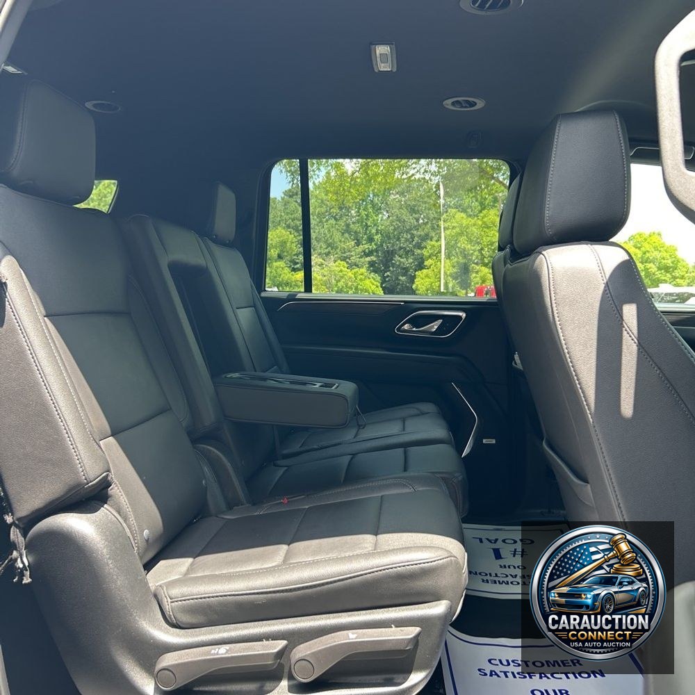 2023 Chevrolet Suburban LT