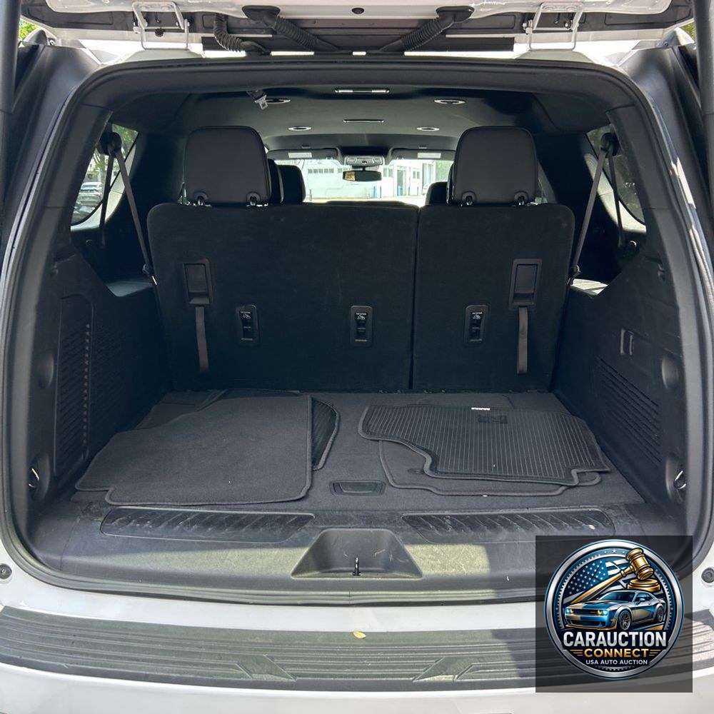 2023 Chevrolet Suburban LT