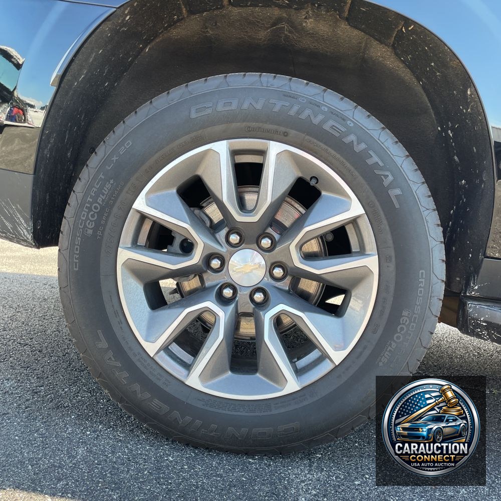 2023 Chevrolet Suburban LS