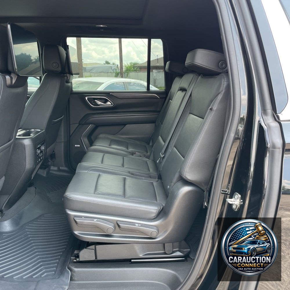 2023 Chevrolet Suburban LT
