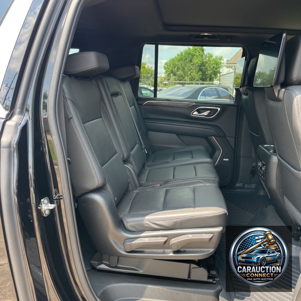 2023 Chevrolet Suburban LT