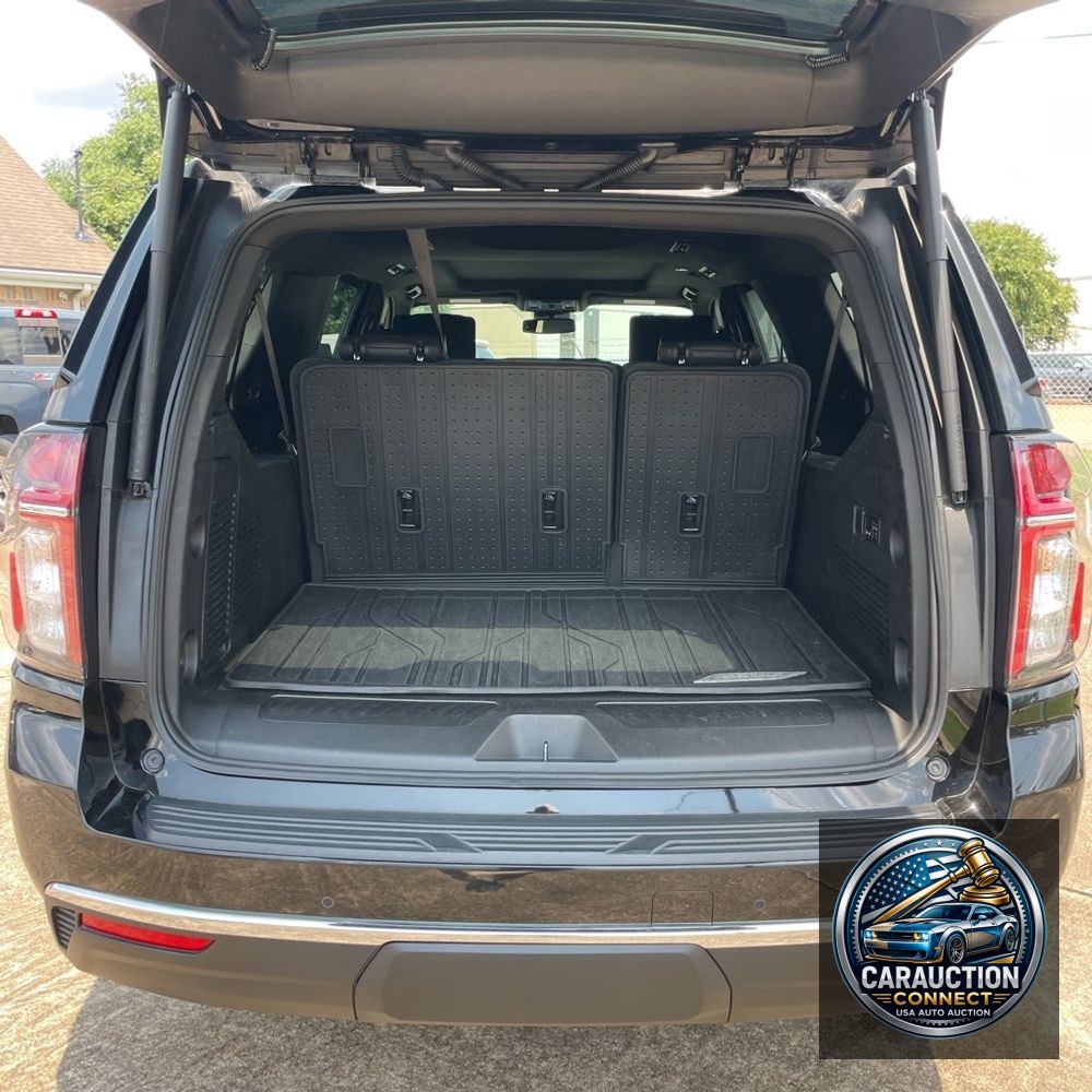 2023 Chevrolet Suburban LT