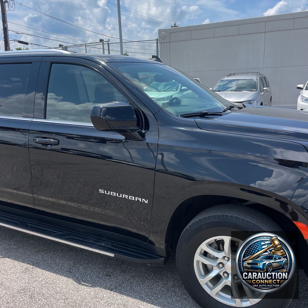 2023 Chevrolet Suburban LT