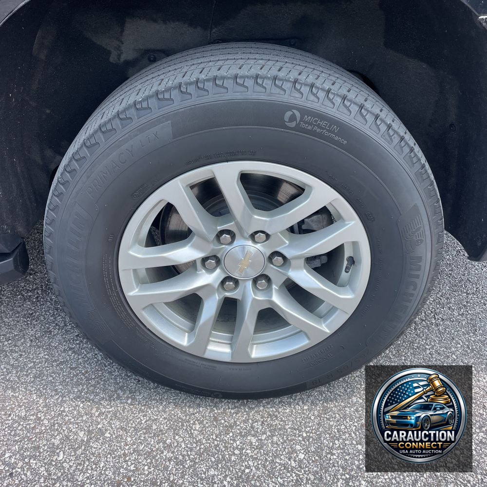 2023 Chevrolet Suburban LT