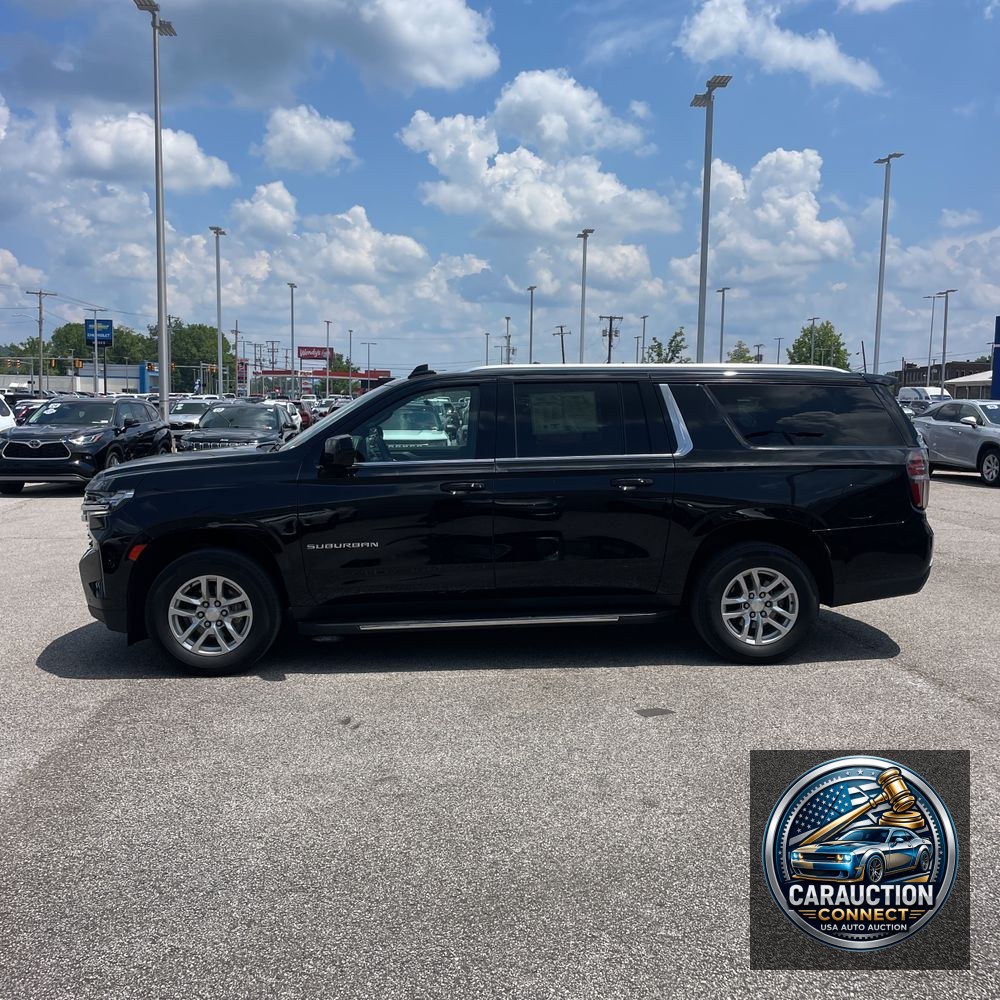 2023 Chevrolet Suburban LT