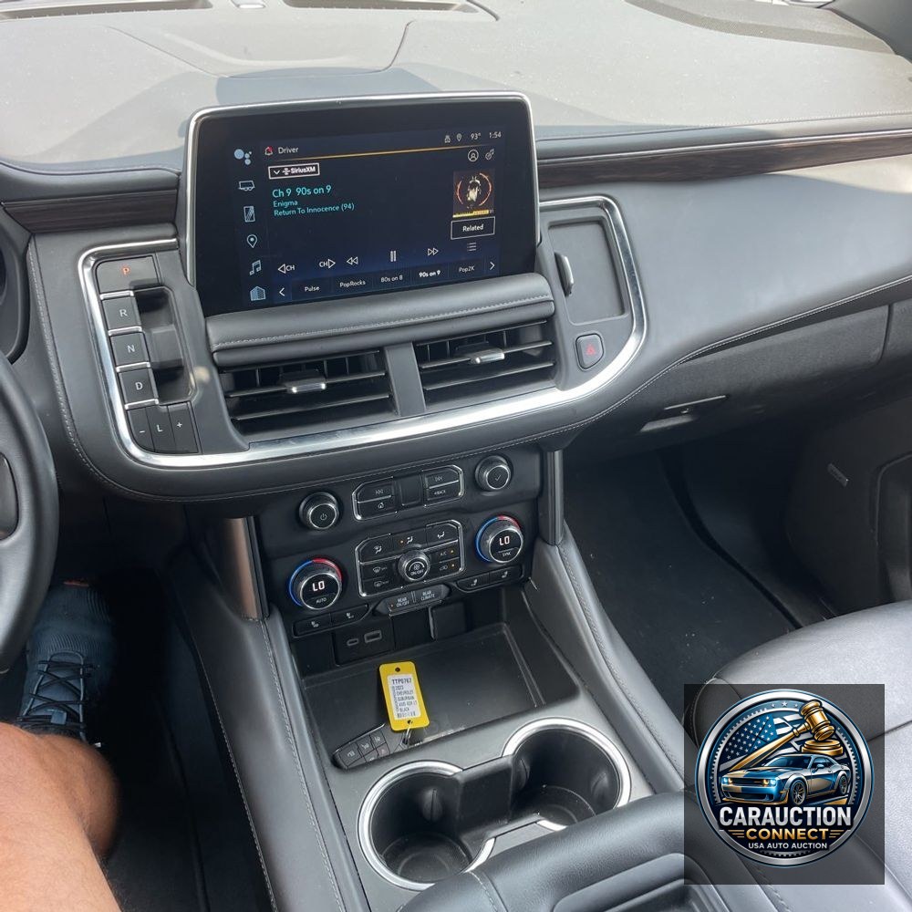 2023 Chevrolet Suburban LT