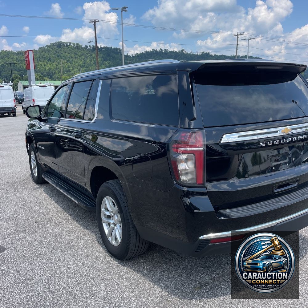 2023 Chevrolet Suburban LT