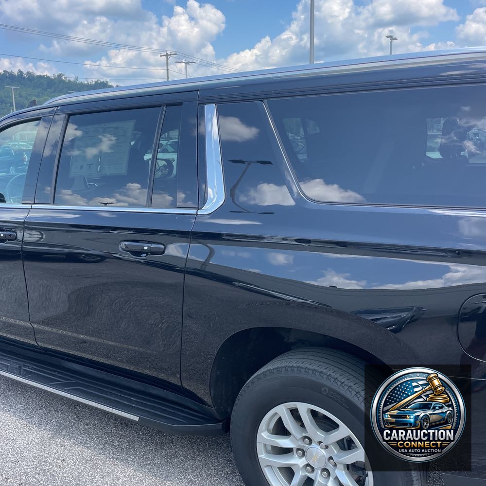 2023 Chevrolet Suburban LT