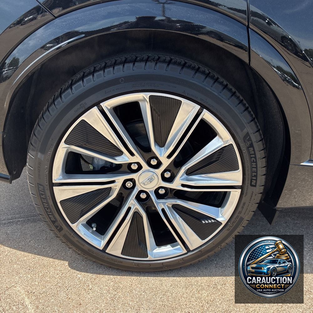 2024 Cadillac LYRIQ Luxury 3