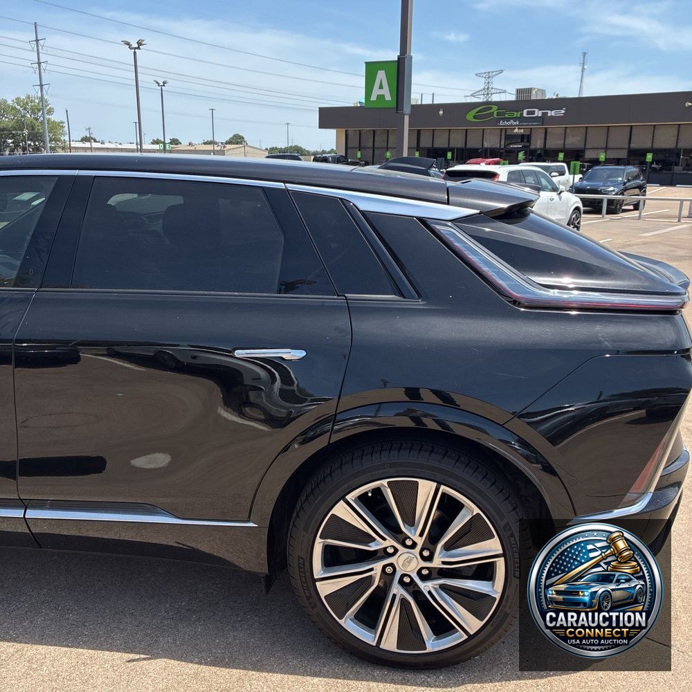 2024 Cadillac LYRIQ Luxury 3