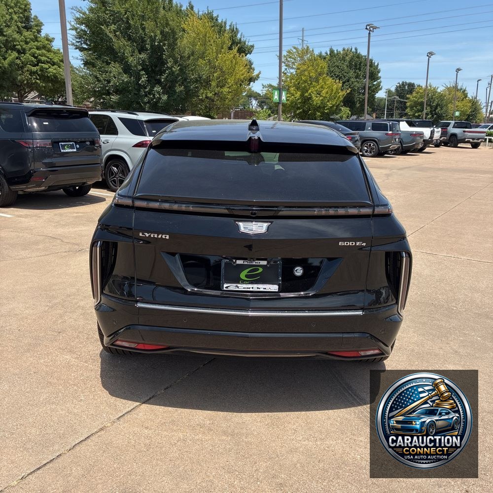 2024 Cadillac LYRIQ Luxury 3