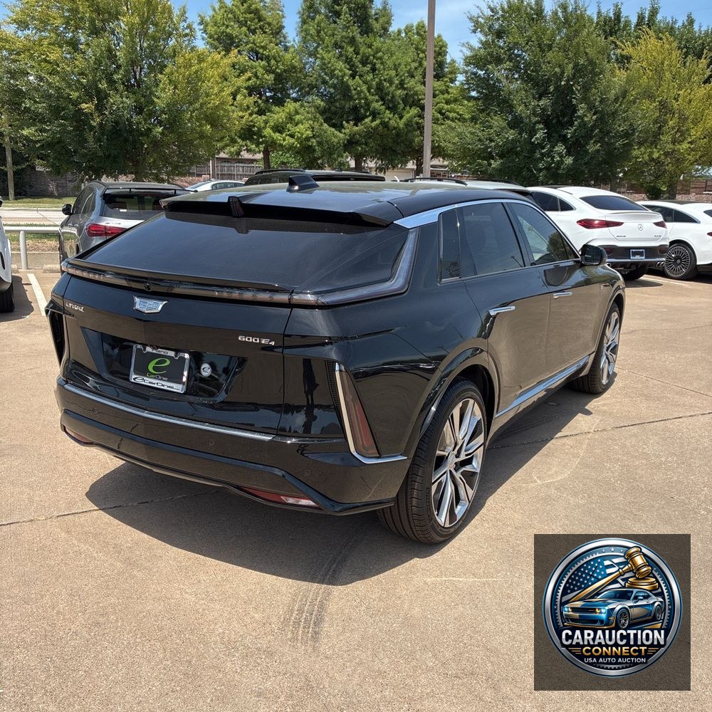 2024 Cadillac LYRIQ Luxury 3