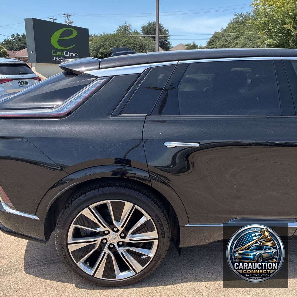 2024 Cadillac LYRIQ Luxury 3