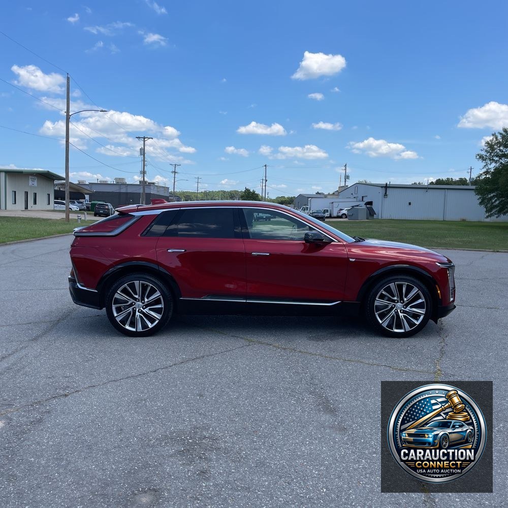 2024 Cadillac LYRIQ Luxury 3