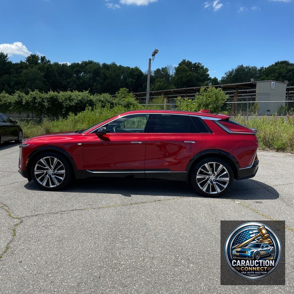 2024 Cadillac LYRIQ Luxury 3