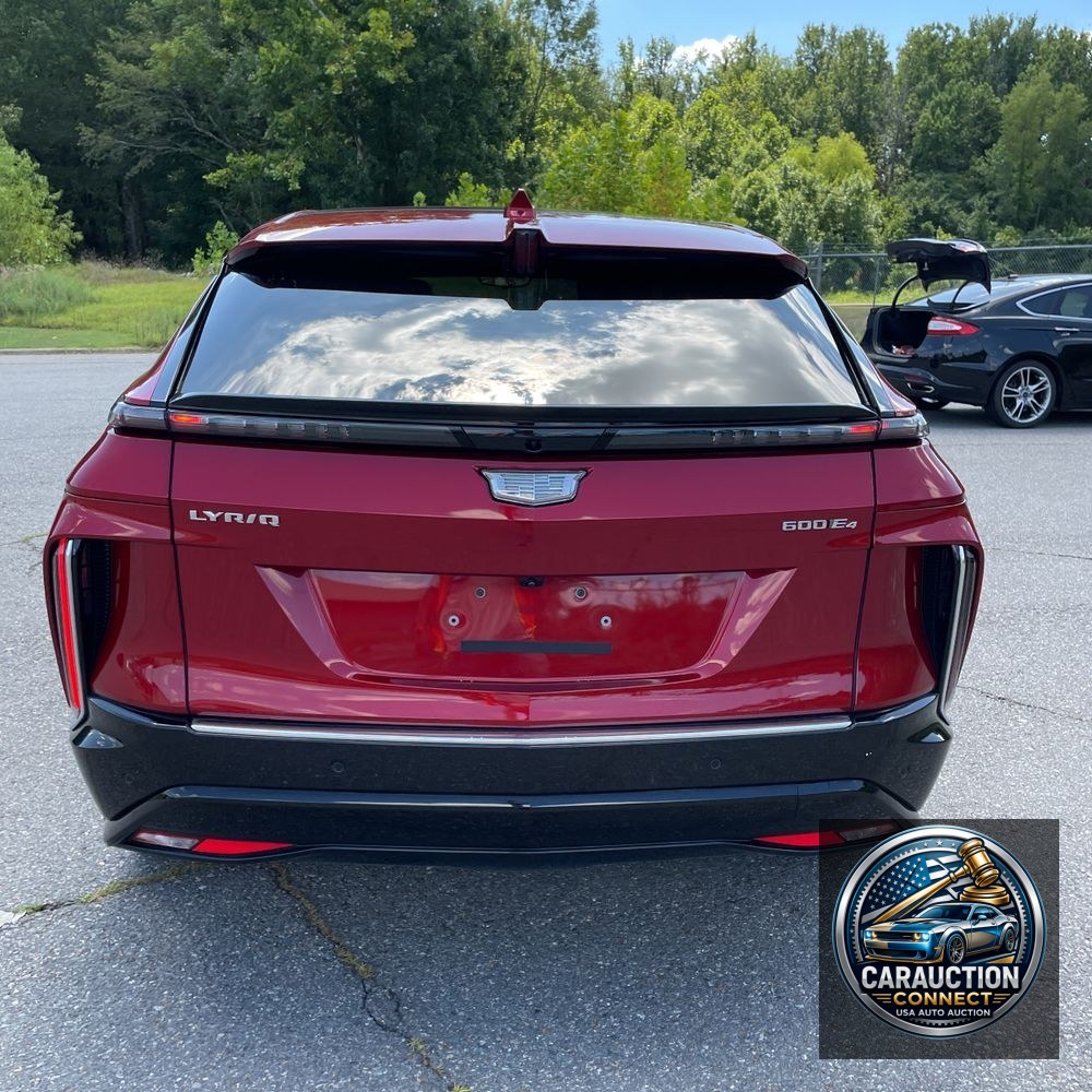 2024 Cadillac LYRIQ Luxury 3