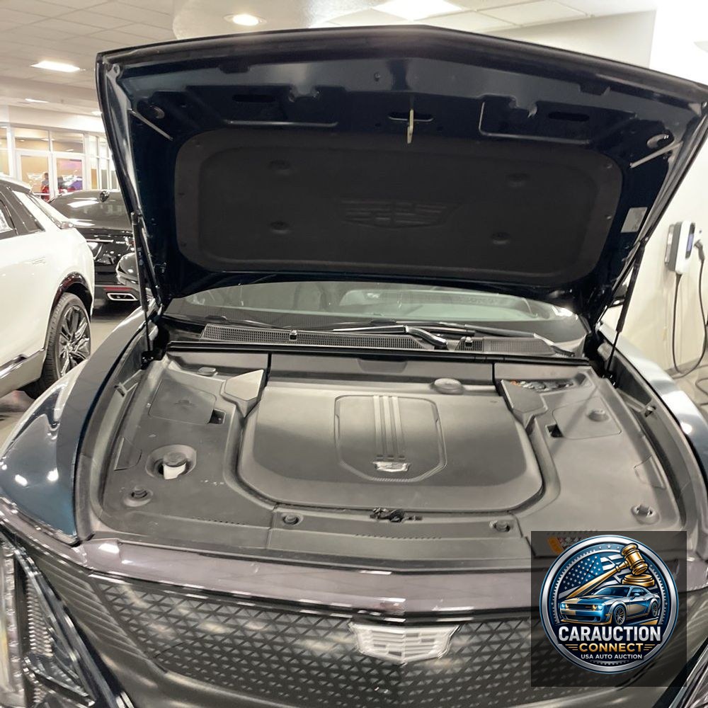 2024 Cadillac LYRIQ Sport 2