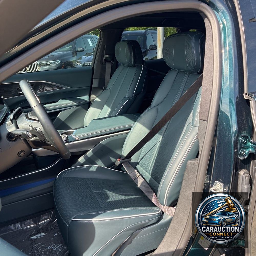 2024 Cadillac LYRIQ Sport 3