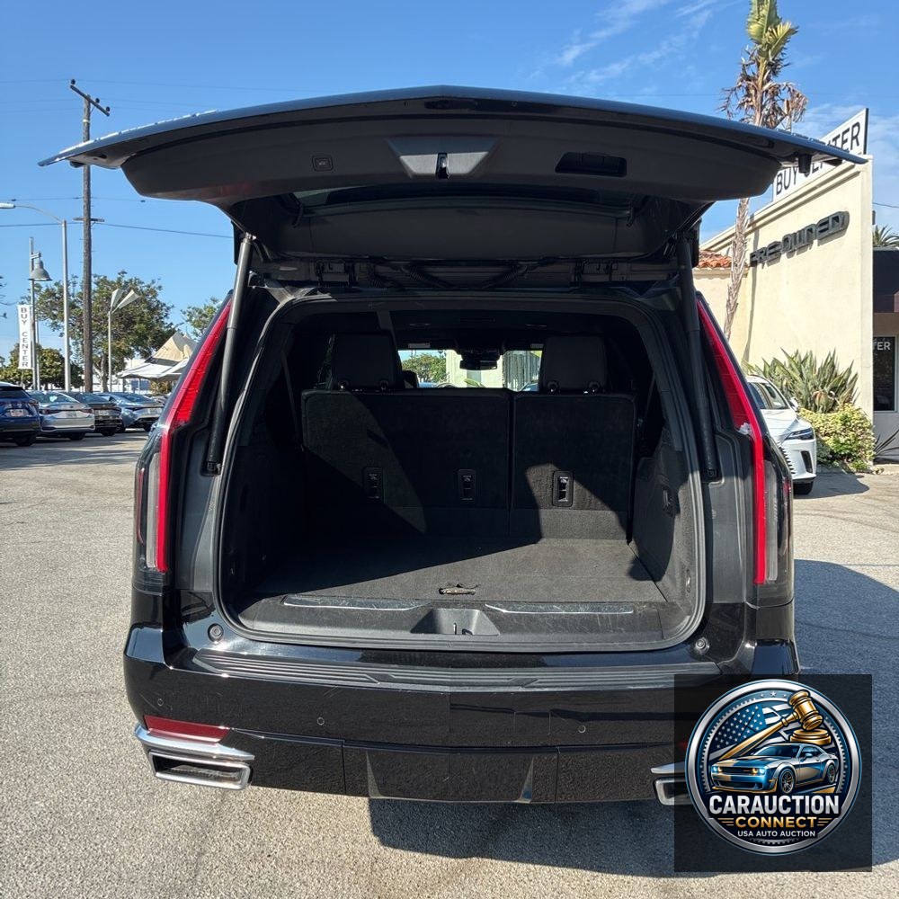 2023 Cadillac Escalade ESV Luxury