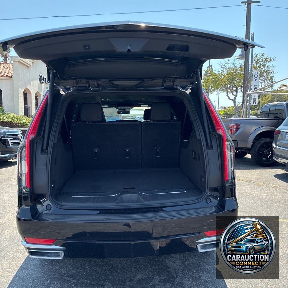 2023 Cadillac Escalade ESV Luxury