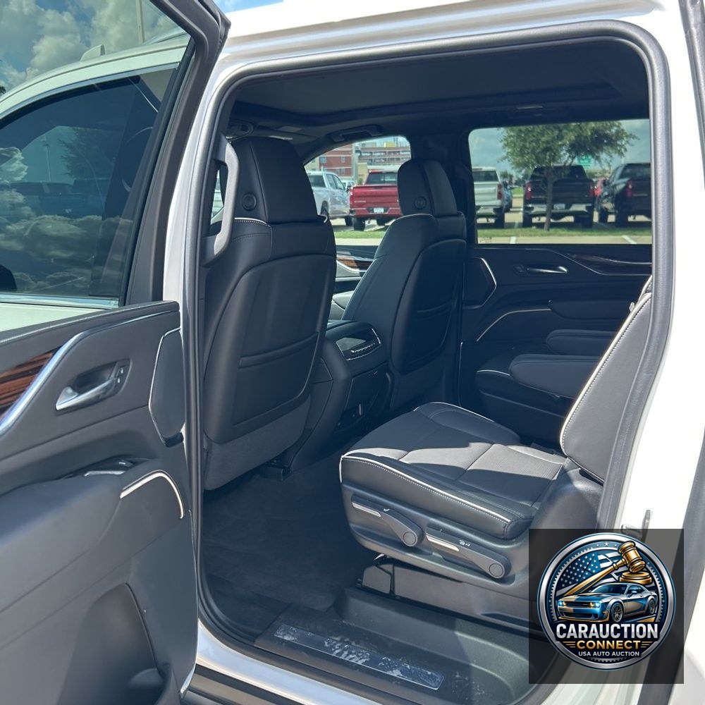 2024 Cadillac Escalade ESV Premium Luxury