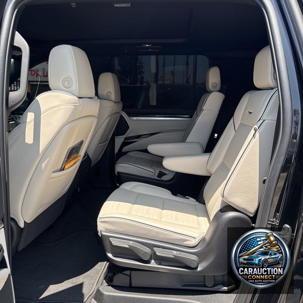2025 Cadillac Escalade ESV Sport