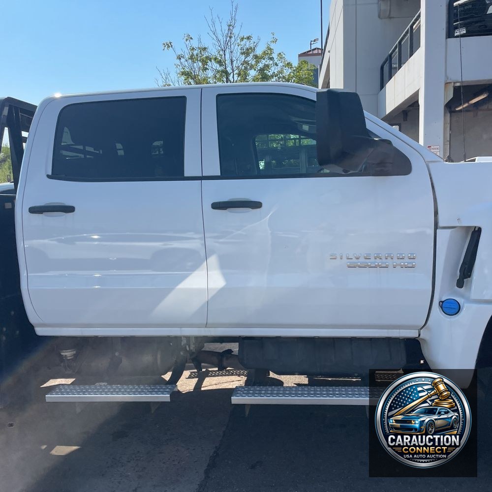 2023 Chevrolet Silverado 4500 LT