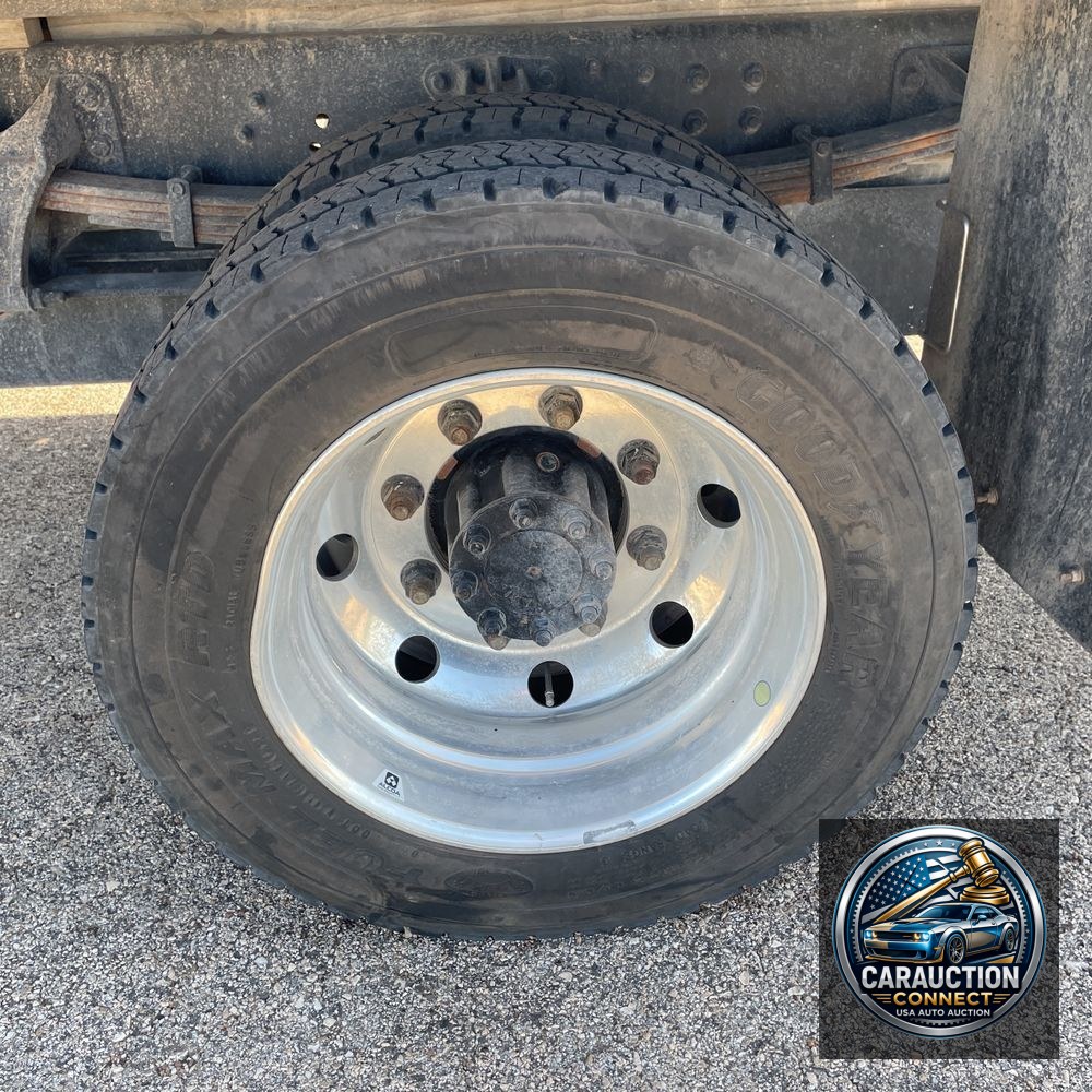 2023 Chevrolet Silverado 5500 W/T