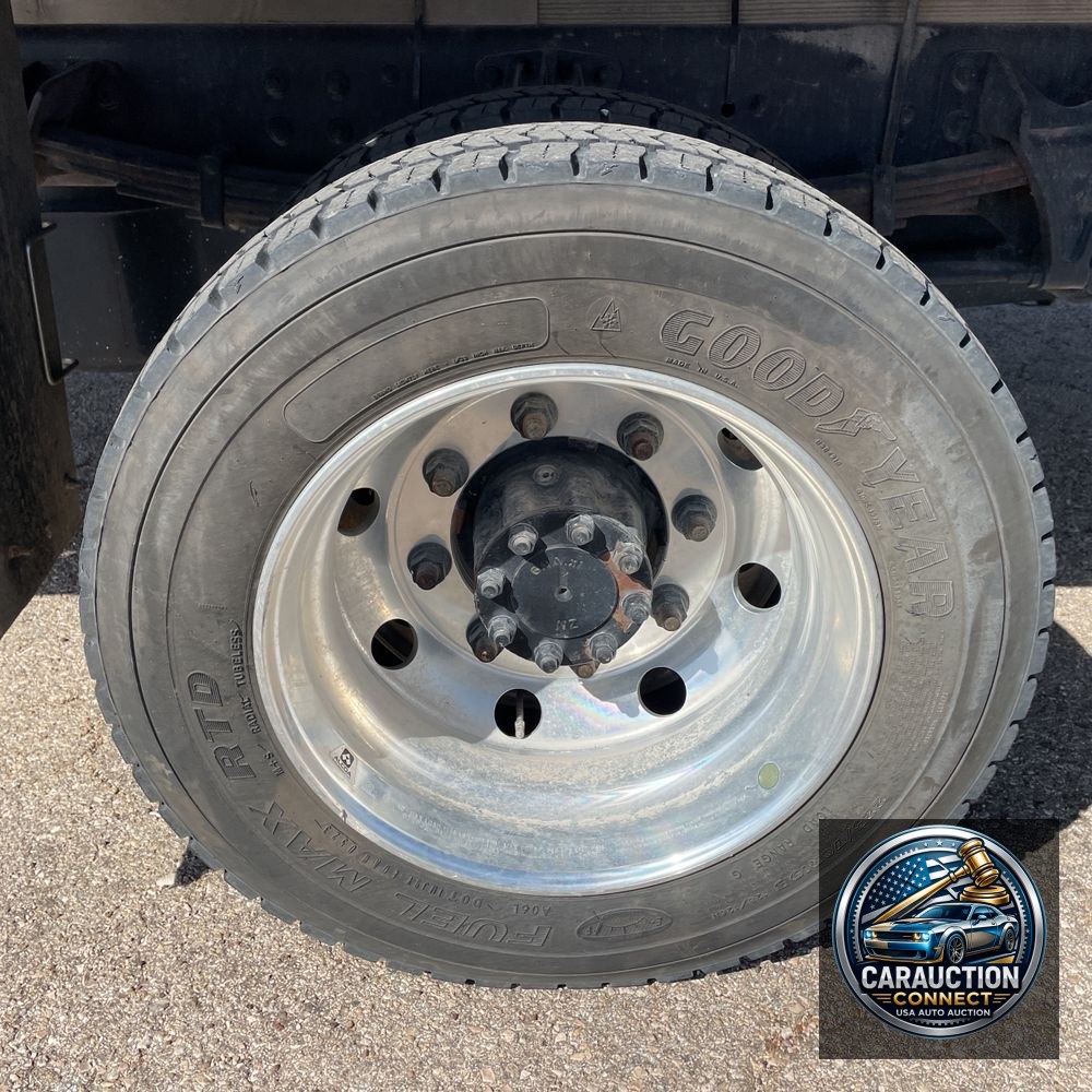 2023 Chevrolet Silverado 5500 W/T