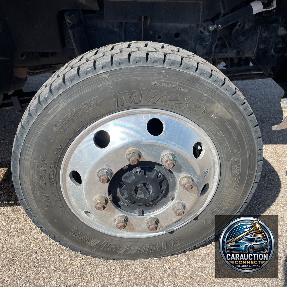 2023 Chevrolet Silverado 5500 W/T