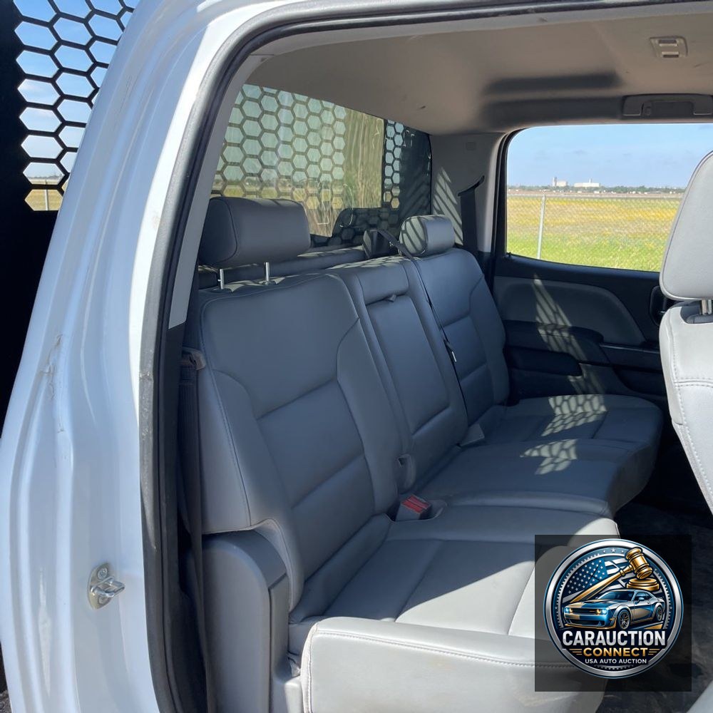 2023 Chevrolet Silverado 5500 W/T
