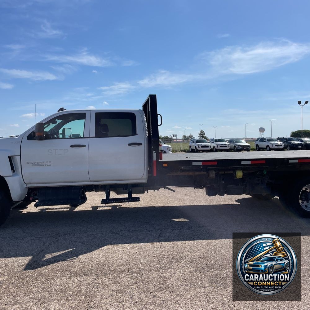2023 Chevrolet Silverado 5500 W/T