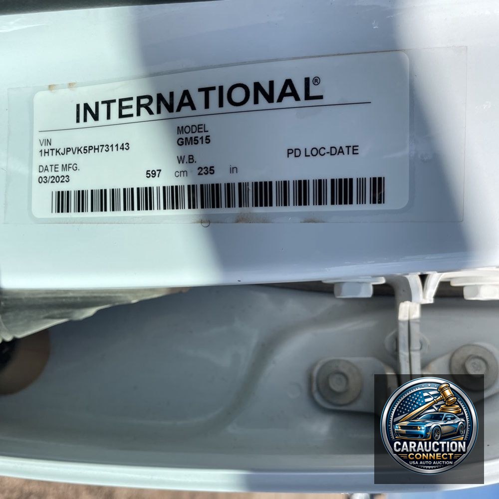 2023 Chevrolet Silverado 5500 W/T