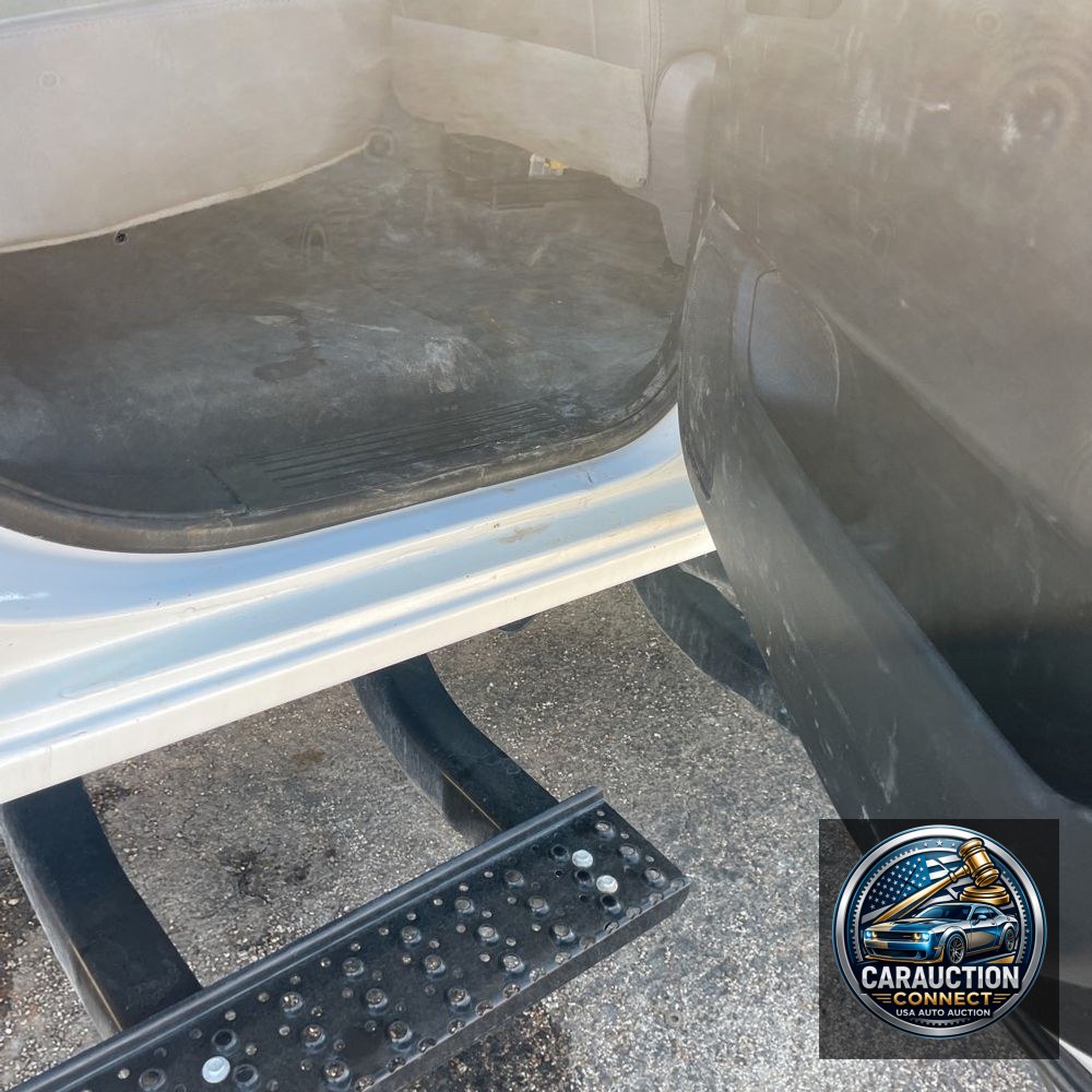 2023 Chevrolet Silverado 5500 W/T