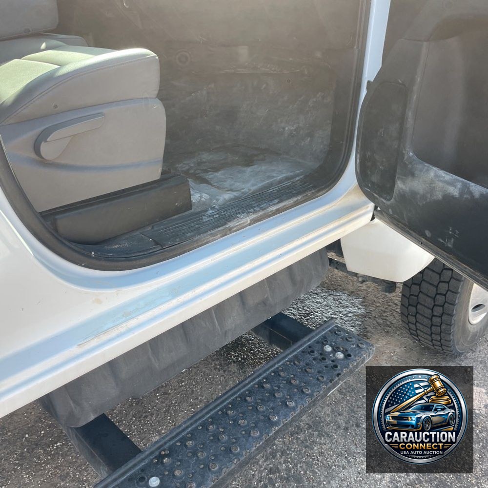 2023 Chevrolet Silverado 5500 W/T