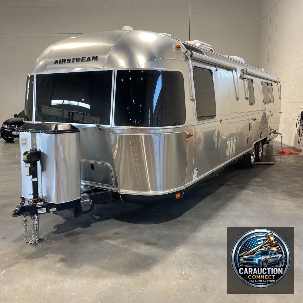 2020 Airstream Classic 33FB