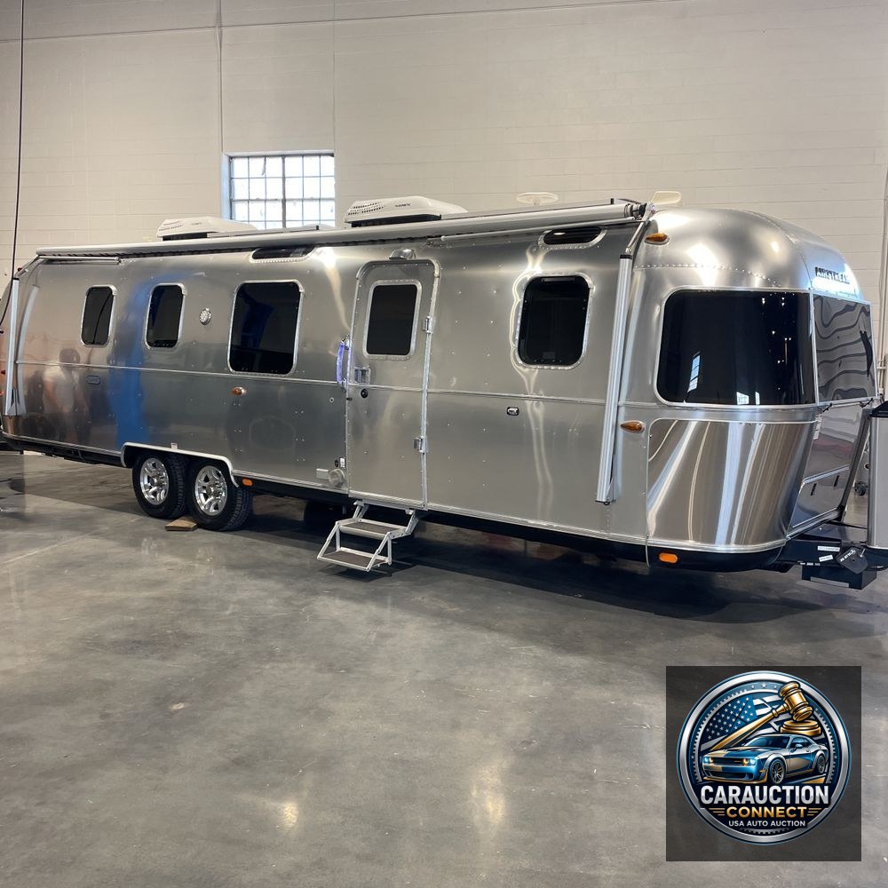 2020 Airstream Classic 33FB