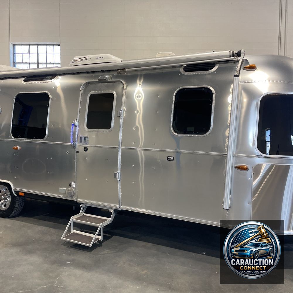 2020 Airstream Classic 33FB