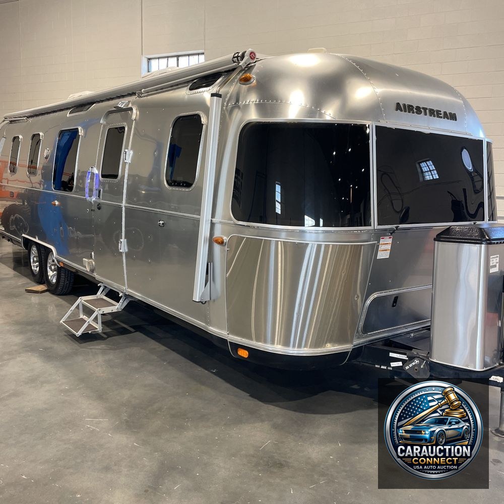 2020 Airstream Classic 33FB