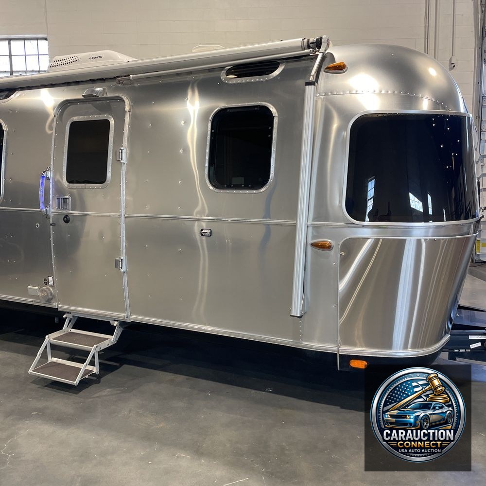 2020 Airstream Classic 33FB