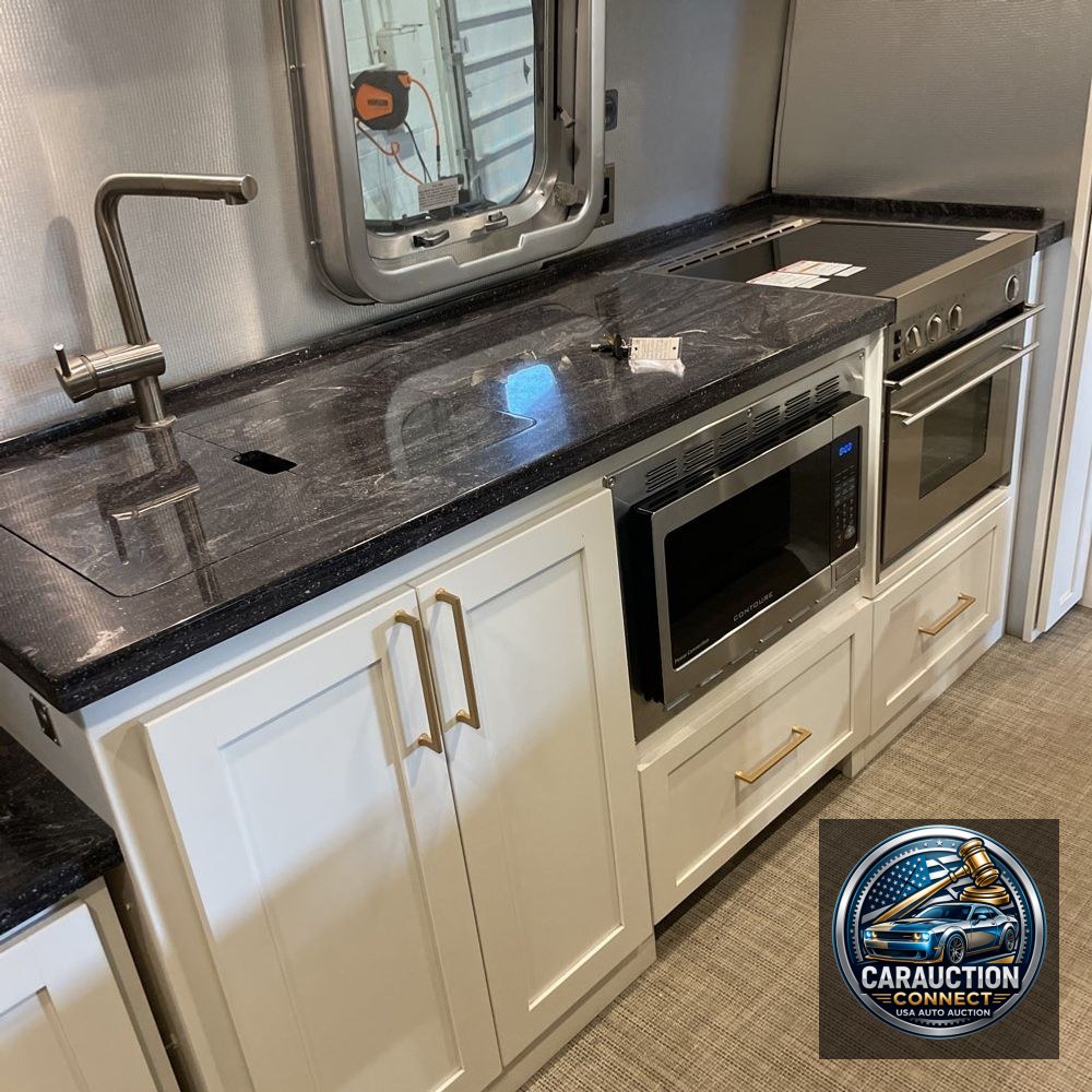 2020 Airstream Classic 33FB