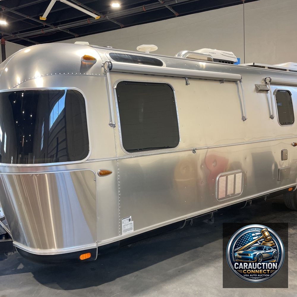 2020 Airstream Classic 33FB