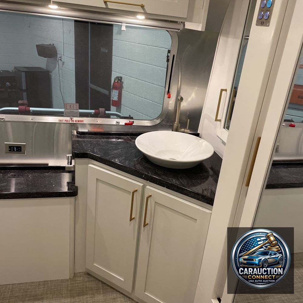 2020 Airstream Classic 33FB