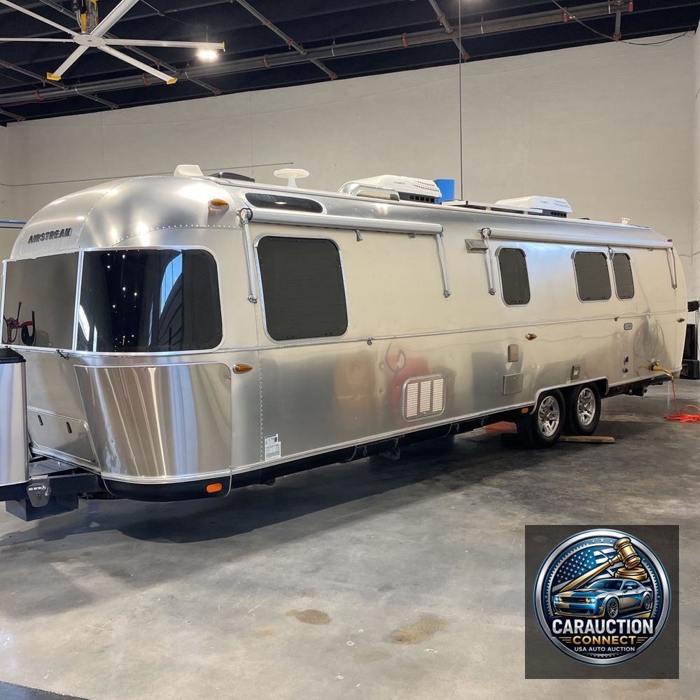 2020 Airstream Classic 33FB